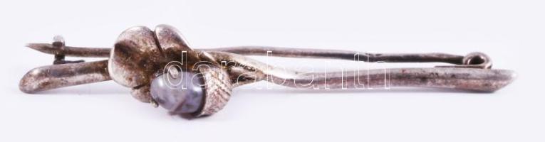 Ezüst (Ag) bross, belefoglalt kővel, jelzett, bruttó 2,5g