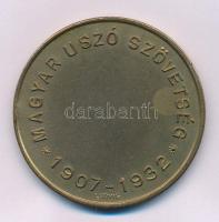 Göröntsér Greff Lajos (1888-1976) 1932. "Magyar Úszó Szövetség 1907-1932" kétoldalas bronz emlékérem a MÚSZ fennállásának 25. évfordulója alkalmából, "LUDVIG" gyártói jelzéssel (52mm) T:AU patina