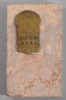 Osztrák-Magyar Monarchia 1916. "In memoriam 1914-1916" fém plakett, márvány lapon, 6,5x4 cm, 14x8,5 cm