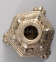 Oroszlánkörmös fém gyertyatartó, m: 9,5 cm