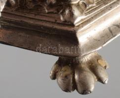 Oroszlánkörmös fém gyertyatartó, m: 9,5 cm