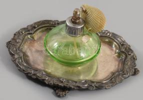 Antik jelzett ezüstözött tálca 4 lábon, rajta antik parfümös üveg, 18x15 cm