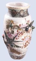 Kínai váza, nagy méretű, plasztikus madár díszítéssel, Kézzel festett, kis sérülésekkel. 37 cm