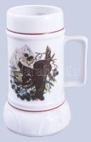 Hollóházi vadászmintás korsó, jelzett, hibátlan, m: 17,5 cm