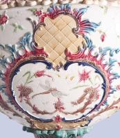 Nagyméretű főnixmadaras kaspó. Eichwald, 19. sz. festett, mázas porcelánfajansz, gazdag rokokós dísz...