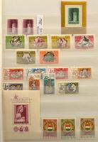 1950-2011 Szépen rendezett magyar postatiszta gyűjtemény sorokkal, blokkokkal, kisívekkel, 4 db Leuc...