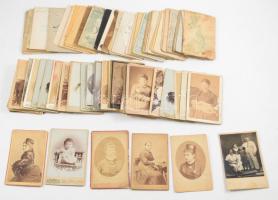 86 db viziktkártya, sok műterem, sok érdekesség