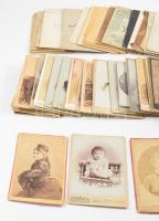 86 db viziktkártya, sok műterem, sok érdekesség