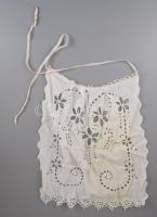 Régi alsóöltözetek: szoknya, mellény, kötény. hímzett és csipkés