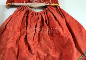 Cifra lányka ruha. Mellény és szoknya Selyem, vászon. XX. sz. eleje