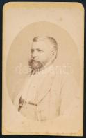 cca 1870 Férfiportré, keményhátú fotó Strelisky pesti műterméből, vágott karton, 10,5×6,5 cm