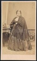 cca 1865 Veresné Sárkány Terézia (1813-1871), keményhátú fotó Prihoda &amp; A. Christ pesti műterméből, 10,5×6,5 cm
