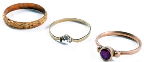 3 darab arany (Au) gyűrű, 14k, közte jelzett, közte kőhiánnyal, m: 56-59, bruttó 5,9g