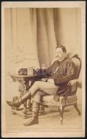 cca 1860 Férfi karosszékben, keményhátú fotó Pesky Ede pesti műterméből, 10,5×6,5 cm