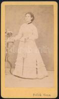 cca 1870 Női portré, keményhátú fotó Pollák Soma váci műterméből, 10,5×6,5 cm