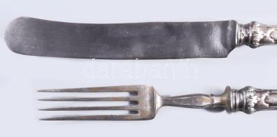 Ezüst (Ag) nyelű 3 darab villa és 3 darab kés, h: 19-21 cm