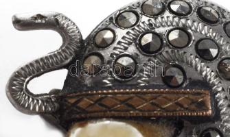 Egyiptomi stílusú bross, csont arccal, m: 4 cm