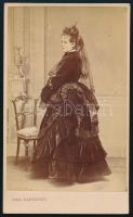 cca 1870 Bertha Ehnn (1845-1932) osztrák opera-énekesnő portréja, keményhátú fotó Emil Rabending bécsi műterméből, 10,5×6,5 cm