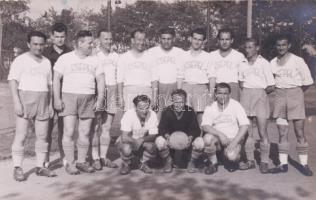 cca 1955/50 Csepel focicsapata, fotólap.