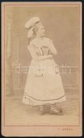 cca 1880 Hölgy jelmezben, keményhátú fotó Franz Stagl soproni műterméből, 10,5×6,5 cm