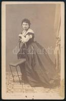 cca 1865 Josefine Gallmeyer (1838-1884) osztrák színésznő, keményhátú fotó Stockmann (Arad, Pancsova, Bécs) műterméből, 10,5×6,5 cm
