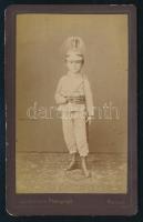 cca 1880 Kisfiú egyenruhában, keményhátú fotó Gutkaiss (Besztercebánya, Baden) műterméből, 10,5×6,5 cm