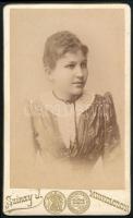 cca 1890 Női portré, keményhátú fotó Szinay István miskolci műterméből, 10,5×6,5 cm