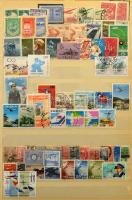 1.265 db (1.245 klf) bélyeg országonként rendezve + 6 db blokk és 1 db emléklap, 16 lapos, A/4-es Abria berakóban