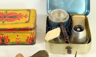 Doboznyi retro és régi tárgy tétel, közte úti autós kávéfőző dobozában