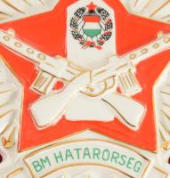 Hollóházi porcelán BM Határőrség plakett. Kézzel festett, jelzett, hibátlan, 16x16 cm, dobozában