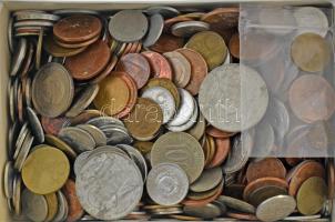Vegyes, magyar és külföldi érmetétel, mintegy ~2kg súlyban T:vegyes Mixed, Hungarian and foreign coin lot (~2kg) C:mixed