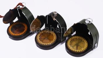 3 darab katonai tájoló tokjában, közte hibás.