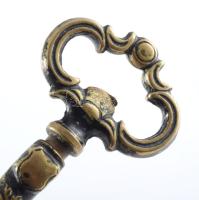 Patinázott kulcs alakú dugóhúzó, h: 13,5 cm
