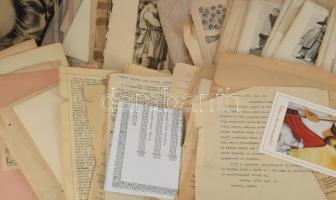 ca 1650-1900 Nagy ládányi metszet, nyomat, okmány, nyomtatvány, közötte kézzel írt levelek, réz és a...