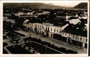 1940 Máramarossziget, Sighetu Marmatiei; Fő tér, Europa szálloda, Brenner és Weisz üzlete / main square, hotel, shops. photo (EK) + "1940 Máramarossziget visszatért" So. Stpl. (EK)
