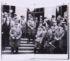 Tausend ganz normale Jahre. Ein Photoalbum des gewöhnlichen Faschismus von Otto Weber.
99 Aufnahmen...