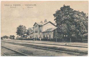 Vágsellye, Schelle, Sala nad Váhom; vasútállomás / Stanica / railway station (fa)