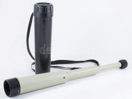 Orosz fém távcső, bakelit tokjában, kinyitva h: 51 cm