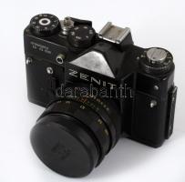 cca 1980 Zenit TTL fényképezőgép, Helios-44M-4 1:2 f=58 mm objektívvel.