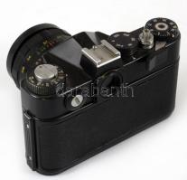 cca 1980 Zenit TTL fényképezőgép, Helios-44M-4 1:2 f=58 mm objektívvel