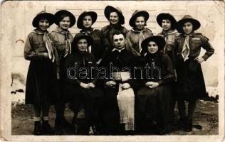 1938 Bazin, Bösing, Bözing, Pezinok; Cserkész lányok csoportképe / group of girl scouts. Bárta photo (Rb)