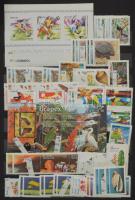 Szép külföldi motívum anyag másodpéldányokkal, sok tengerentúlival külföldi cseréből, 8 vastag feket...