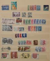 Néhány száz főleg külföldi bélyeg 12 vastag fekete lapos nagy berakóban