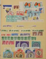 Néhány száz modern magyar bélyeg A4-es gyűrűs berakó 9 oldalán, közte nagyon sok színeltérés, nyomás...