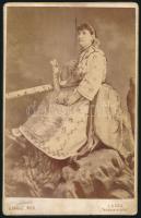 ca 1890 Lugos, népviseletes román asszony kabinetfotó 14x21 cm     ca 1890 Lugos, Romanian woman in traditional costume, cabinet photo 14x21 cm