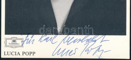 Lucia Popp (1939-1993) szlovák szoprán opera-énekesnő aláírása az őt ábrázoló képen