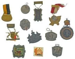 Németország 34db-os vegyes főleg turista és sportjelvényből álló tétel T:UNC,AU
Germany 34pcs mixed...