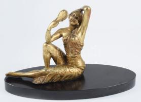 Tükörbe néző hölgy - art deco bronz szobor márvány talapzaton, jelzett, keze sérült, 26x16 cm