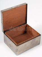 Régebbi díszdoboz, kopott nikkelezett réz szerelékkel, részben kézzel festett lovas képpel a fedelén...