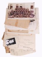 Egy doboznyi vegyes papírrégiség